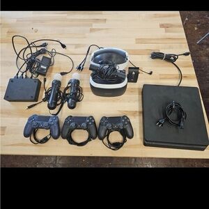 PS4/PS VR HEADSET BUNDLE/ 14 PS4 GAMES